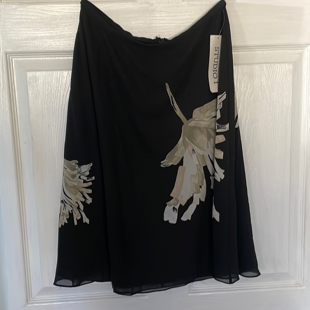 Studio 1 Skirt black with floral beige, green & white overlay as 8.  New w/tags.